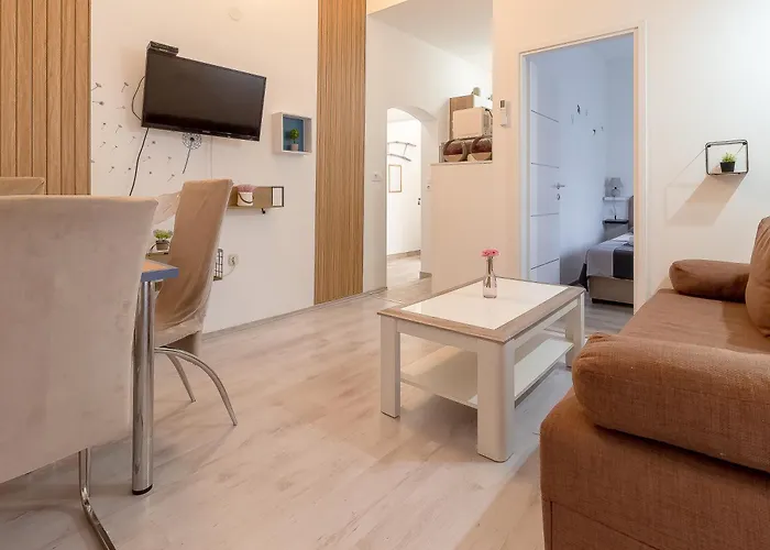 Luka Lucica Apartamento Vir