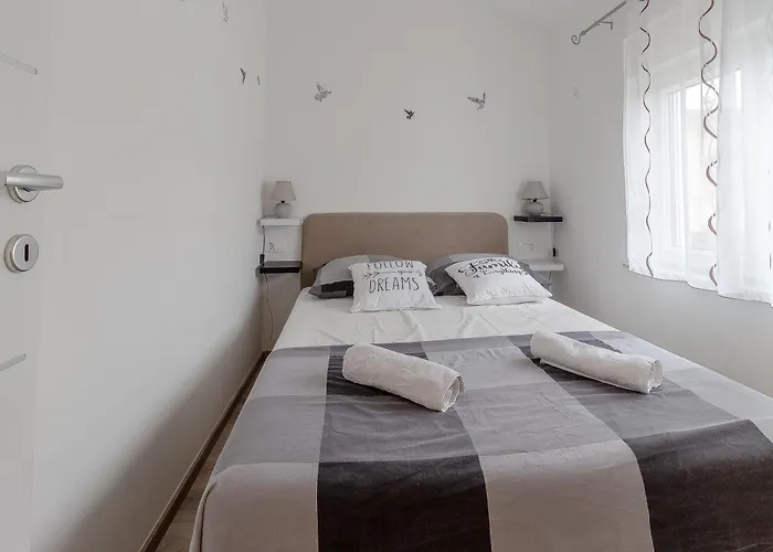 Luka Lucica Apartamento *