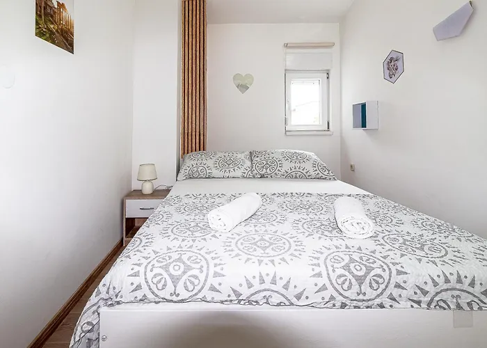 Luka Lucica Lägenhet Vir