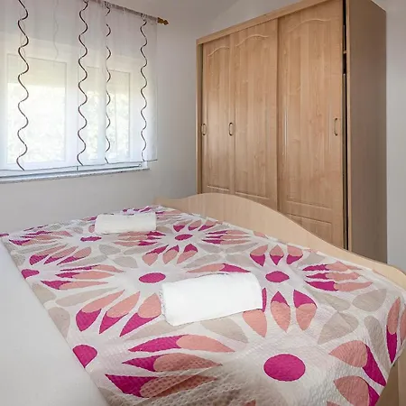 Apartament Luka Lucica Vir