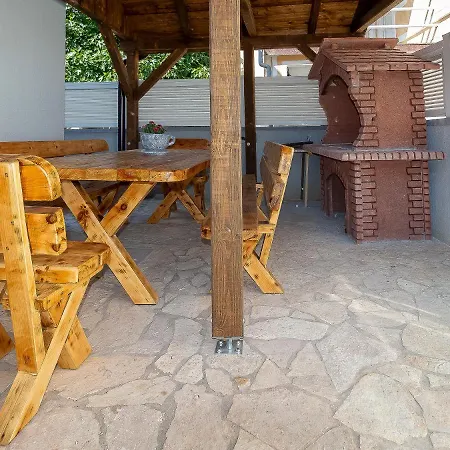 Apartman Luka Lucica Vir