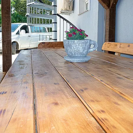 Luka Lucica Apartament *