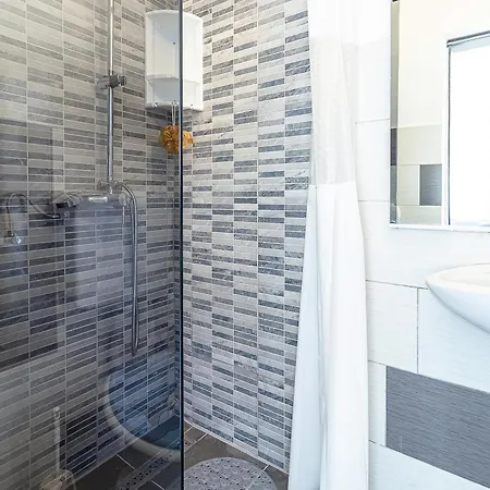 Luka Lucica Apartament Vir